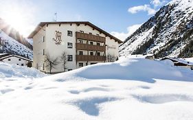 Hotel Pension Mittagskogel St. Leonhard im Pitztal Exterior photo