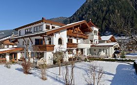 Aparthotel Alpinschlössl Mayrhofen Exterior photo