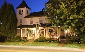 Hotel Auberge Les Deux Tours Chicoutimi Exterior photo