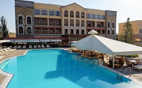 Caucasus Hotel Erivan Exterior photo