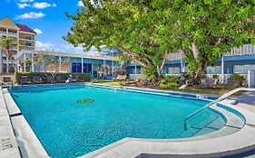 Malibu Resort Motel St. Pete Beach Exterior photo