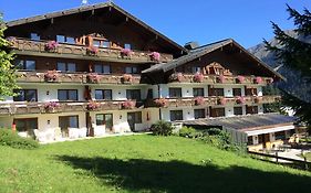 Suitehotel Kleinwalsertal Hirschegg  Exterior photo