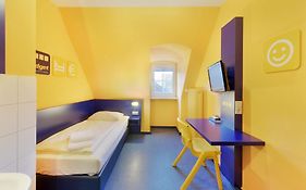 Bed'Nbudget Expo-Hostel Rooms Laatzen Exterior photo