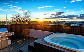 Iceland Sjf Villa, Hot Tub & Outdoor Sauna Amazing Mountains And City View Over Reykjavík Exterior photo