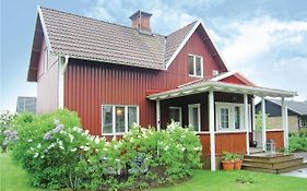 2 Bedroom Awesome Home In Hultsfred Exterior photo