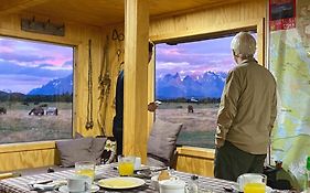 Bed and Breakfast Vista Al Paine - Refugio De Aventura Torres del Paine National Park Exterior photo