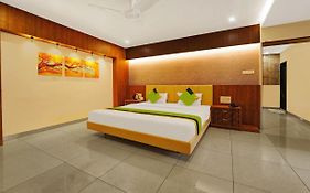 Hotel Treebo Surya Comforts, 200 Mtrs From Kolhapur Railway Station Exterior photo