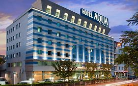 Aqua Hotel Warna Exterior photo