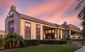 Best Western Plus Raffles Inn&Suites Anaheim Exterior photo