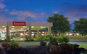 Ramada By Wyndham Louisville North Exterior photo