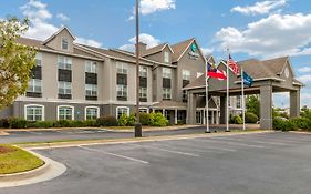 Hotel Clarion Pointe Columbus-Bradley Park Exterior photo