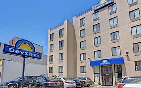 Days Inn By Wyndham Brooklyn New York Exterior photo