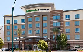 Holiday Inn Express&Suites Anaheim Resort Area, an IHG Hotel Exterior photo