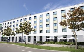 Holiday Inn Express Augsburg Exterior photo