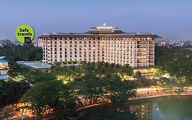Chatrium Hotel Royal Lake Yangon Exterior photo