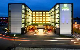 Holiday Inn Express Zürich Airport, an IHG Hotel Rümlang Exterior photo