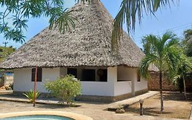 Villa Diani Holiday House I Ukunda Exterior photo