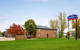 Hotel Howard Johnson By Wyndham Waterloo/Cedar Falls Exterior photo