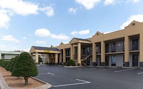 Super 8 By Wyndham Clarksville Northeast Exterior photo