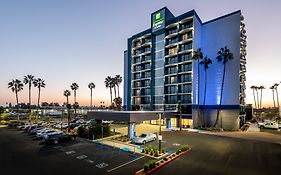 Holiday Inn Express&Suites Santa Ana - Orange County Exterior photo