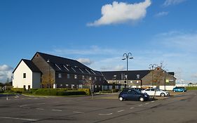 Holiday Inn Express London - Epsom Downs, An Ihg Hotel Exterior photo