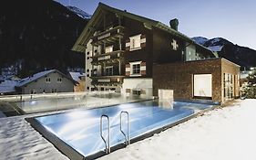 Hotel Schwarzer Adler - Sport&Spa St. Anton am Arlberg Exterior photo