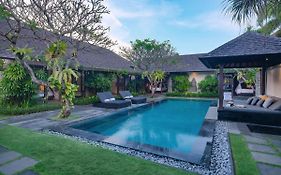 Villa Peppers Seminyak Exterior photo