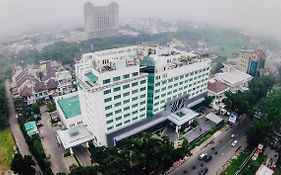 Emerald Garden International Hotel Medan Exterior photo