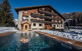 Hotel La Rouja Champoluc Exterior photo