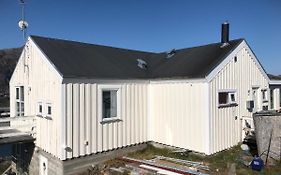 Dejlig Og Et Godt Hus, Hotel Sisimiut Exterior photo