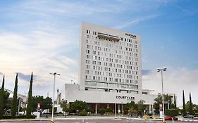 Hotel Courtyard By Marriott Leon At The Poliforum Exterior photo