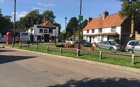 Harmondsworth Hall Guest House West Drayton  Exterior photo