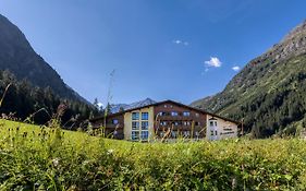 Hotel Sonnblick St. Leonhard im Pitztal Exterior photo