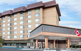 Hotel Baymont By Wyndham Red Deer Exterior photo