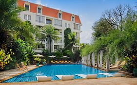 Palace Gate Hotel & Resort Phnom Penh Exterior photo