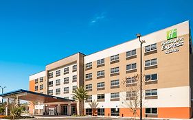 Holiday Inn Express & Suites Jacksonville - Town Center, An Ihg Hotel Exterior photo