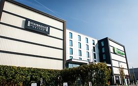 Staybridge Suites London Heathrow - Bath Road, An Ihg Aparthotel Hillingdon Exterior photo