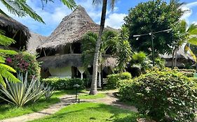 Villa Gemuetliches Ferienhaus Am Weissen Sandstrand Malindi Exterior photo