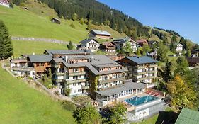 Hotel Der Kleinwalsertaler Rosenhof Mittelberg Exterior photo