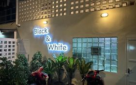 Mr Black & Ms White -Self Check In Accommodation Bangkok Exterior photo