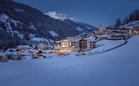 Alpenwellnesshotel Gasteigerhof Neustift im Stubaital Exterior photo