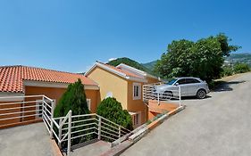 Apartments Villa Relax Petrovac na moru Exterior photo