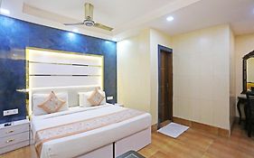 Frankstay By Hotel Satwah 29 Unit By Preet Palac Neu-Delhi Exterior photo