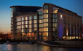 Hotel Doubletree By Hilton London Excel Exterior photo