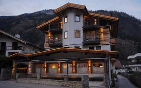 Hotel Viktoria&Landhaus Joggl Mayrhofen Exterior photo