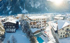 Hotel Alpine Hideaway ZILLERTALERHOF - 4 Sterne Superior Mayrhofen Exterior photo