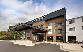 Hotel Courtyard Grand Rapids Airport Exterior photo