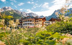 Berg&SPA Hotel Urslauerhof Maria Alm am Steinernen Meer Exterior photo