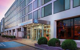 Hotel Hilton London Gatwick Airport Horley Exterior photo