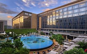 Hotel Hilton Manila Exterior photo